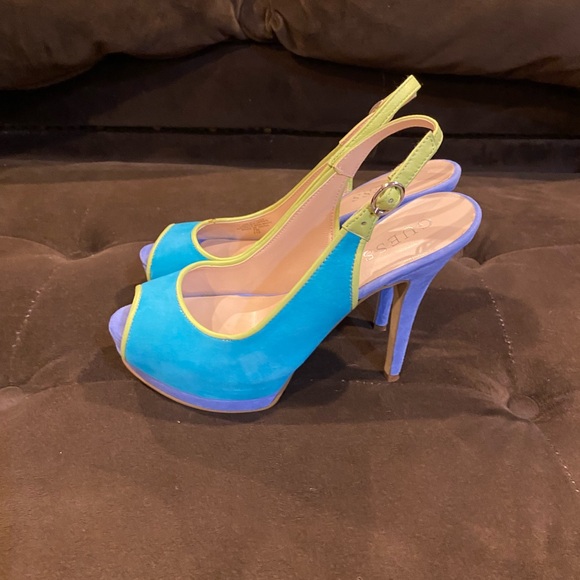Guess Heels - Picture 3 of 9
